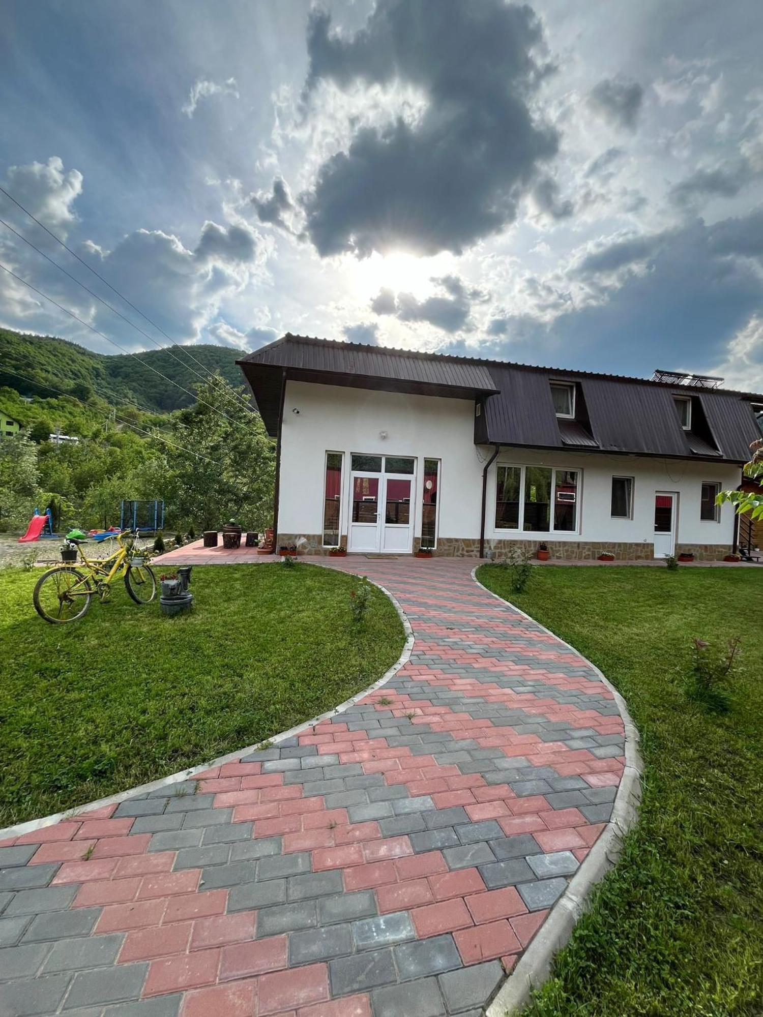 Gasthaus Casa Vio Nehoiu Exterior foto