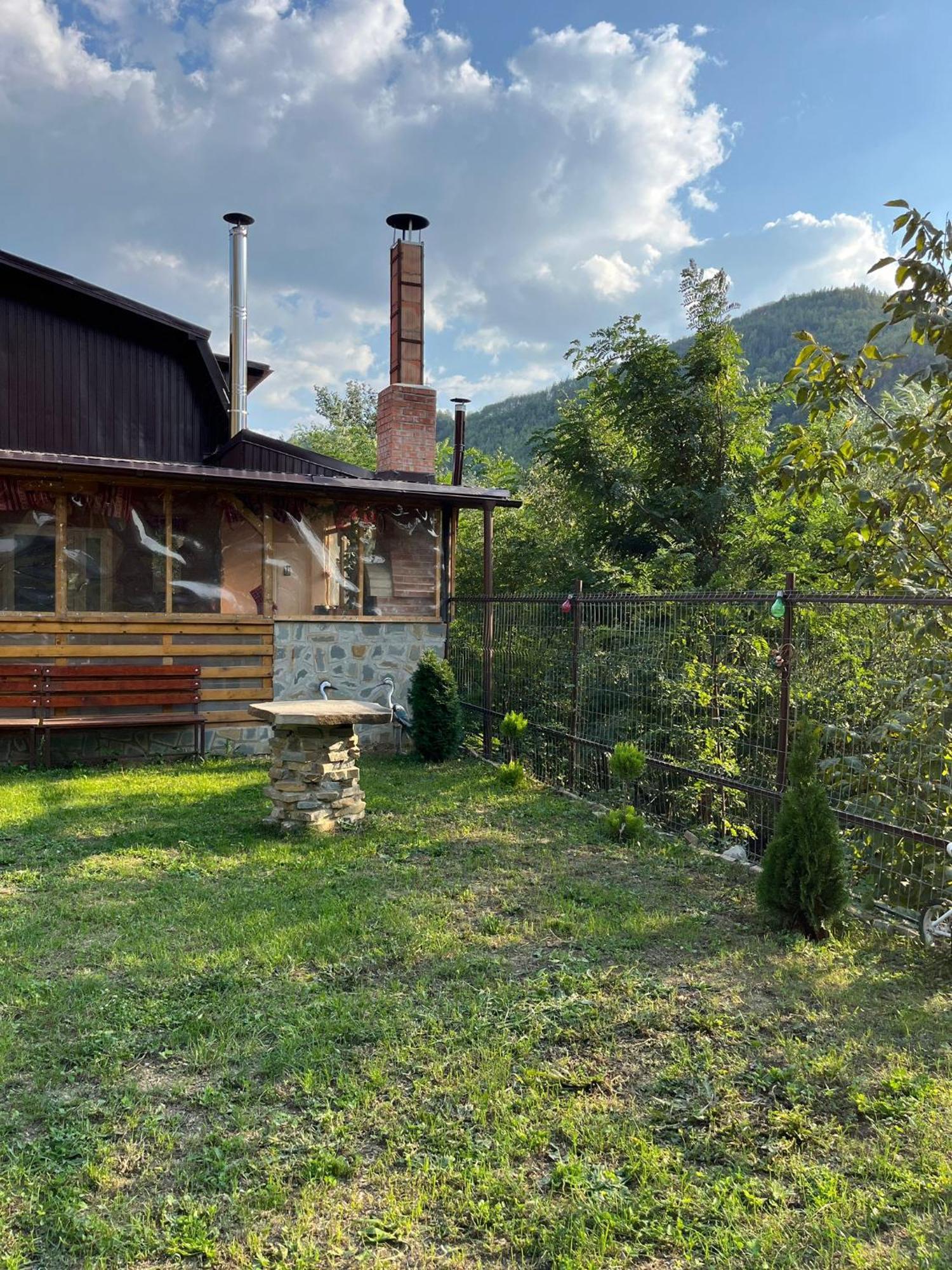 Gasthaus Casa Vio Nehoiu Exterior foto